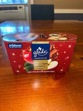 Glade Warm Apple & Spices Candle Pack - Red and Green